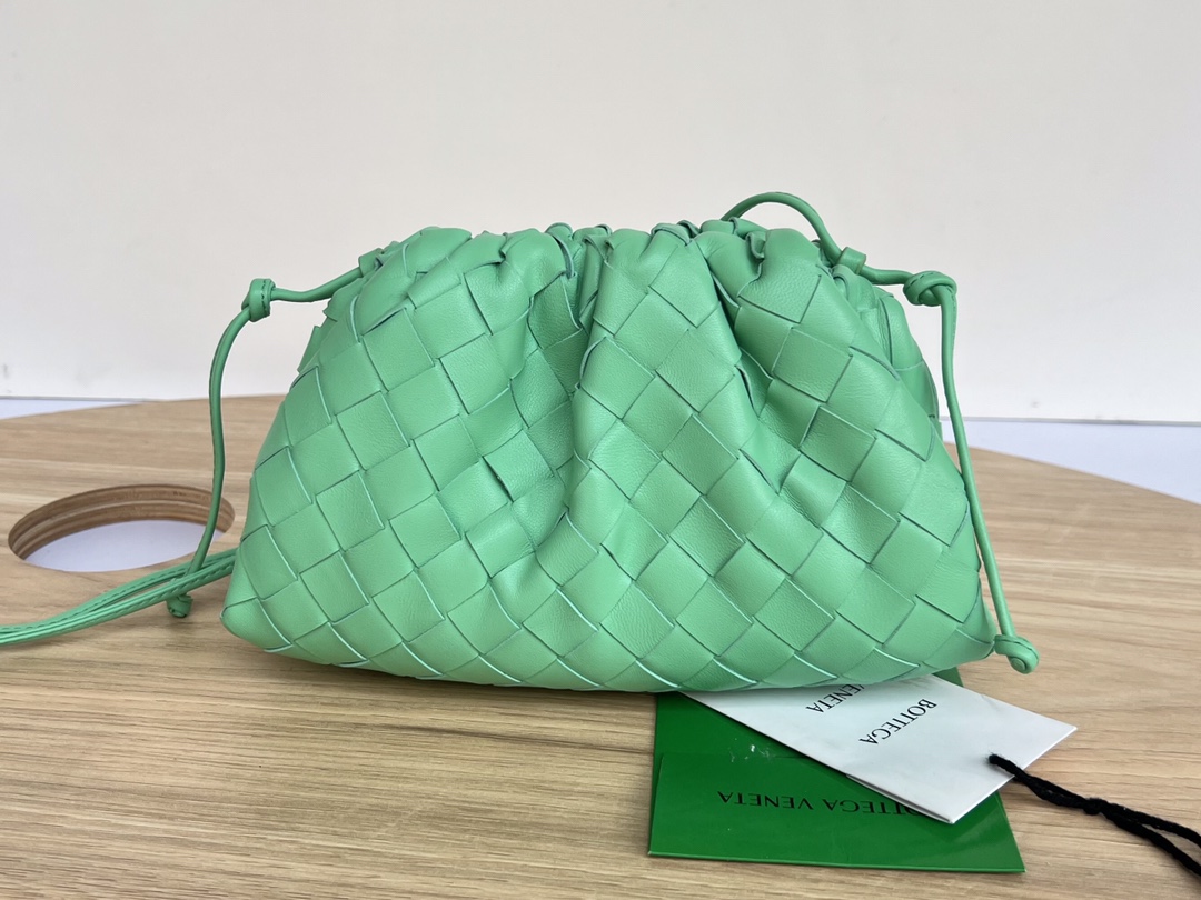 Mini Pouch Intrecciato Leather Clutch Apple Green